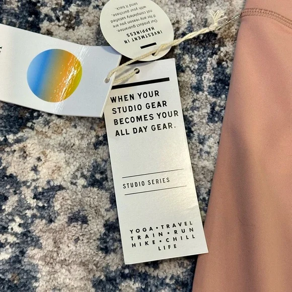 Vuori Women's CB Studio Yoga Leggings Color Light Terracota Size Medium NEW - Picture 10 of 11